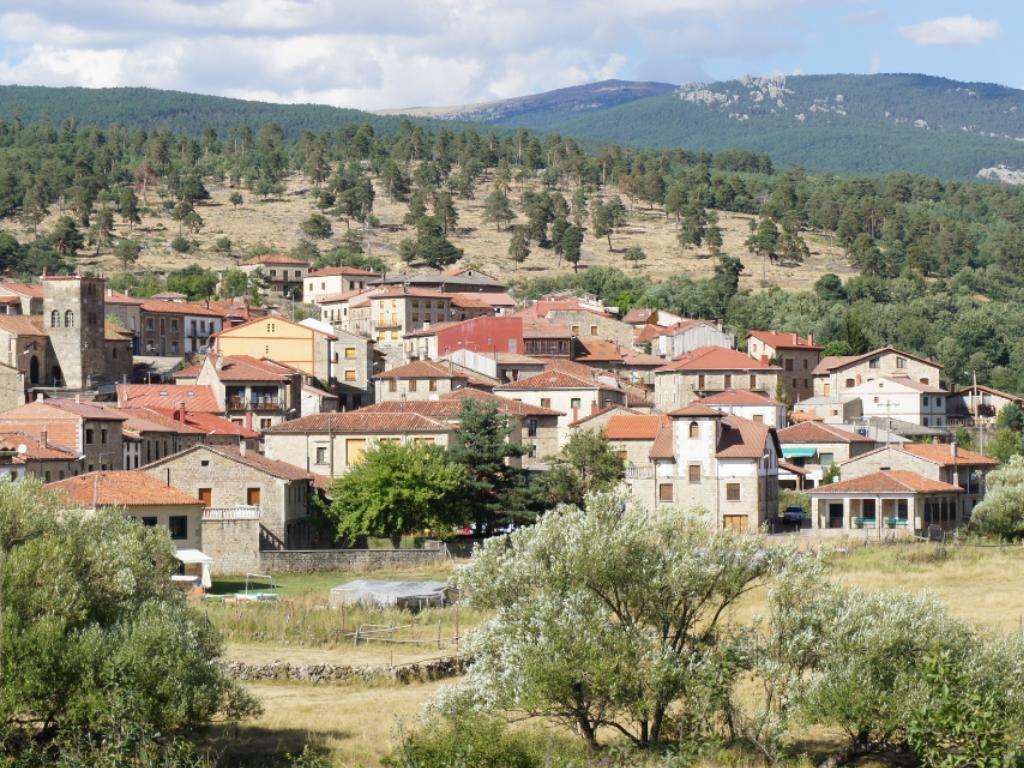 Hotel Rural Del Medico Regumiel de la Sierra Bagian luar foto